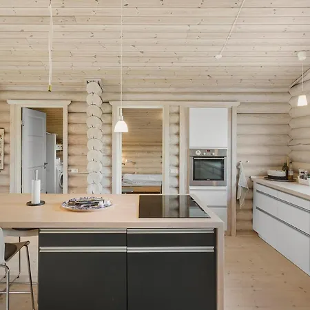 3 Bedroom Awesome In Semesterbostad