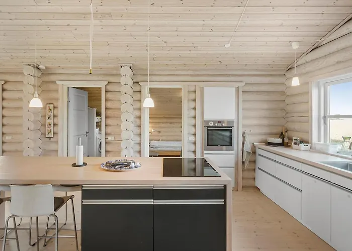 3 Bedroom Awesome In Semesterbostad