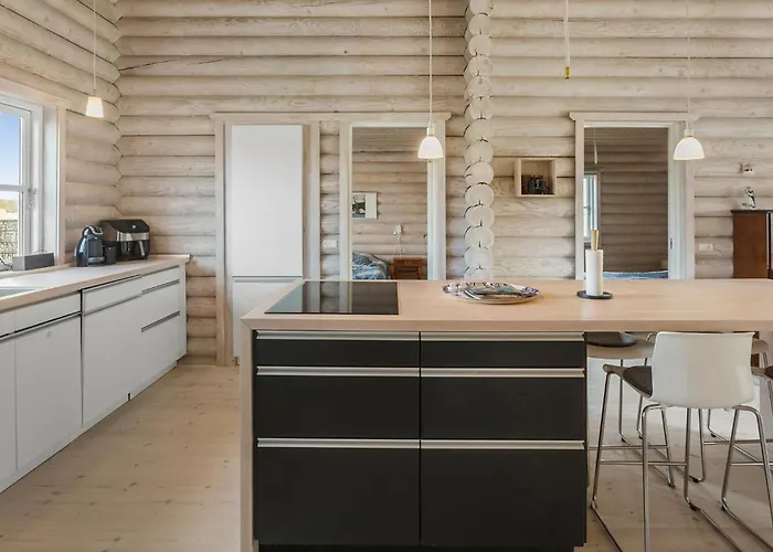 3 Bedroom Awesome In Semesterbostad *